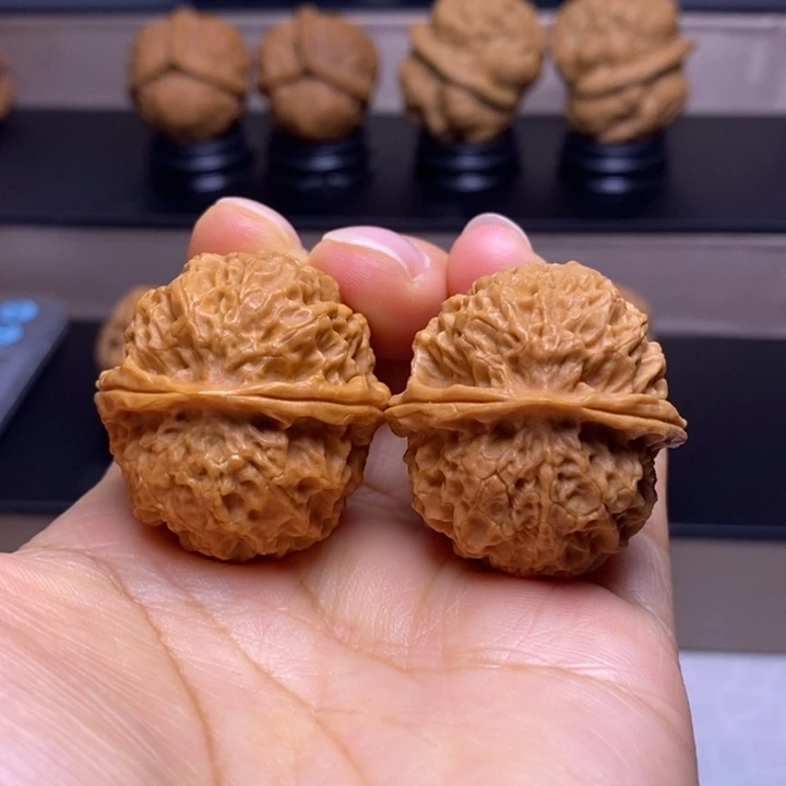 把件文玩核桃珊瑚绣球3