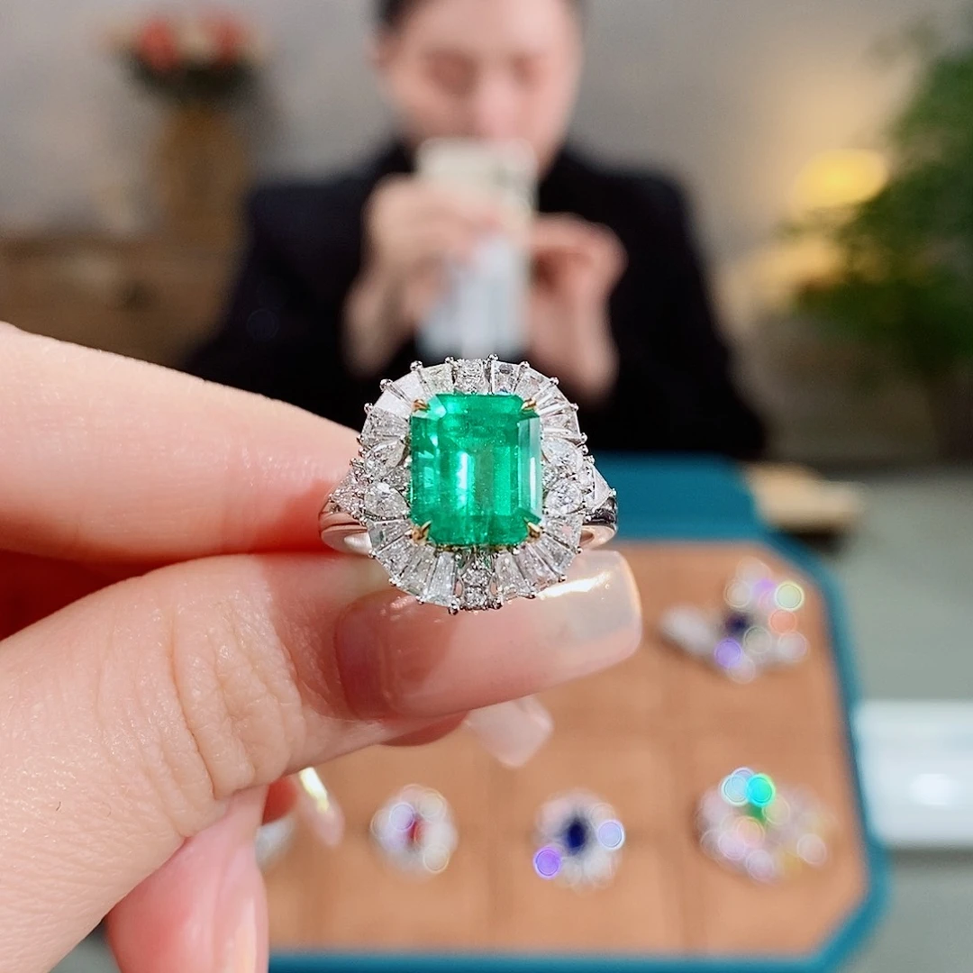 祖母绿戒指18K金镶嵌3.33ct