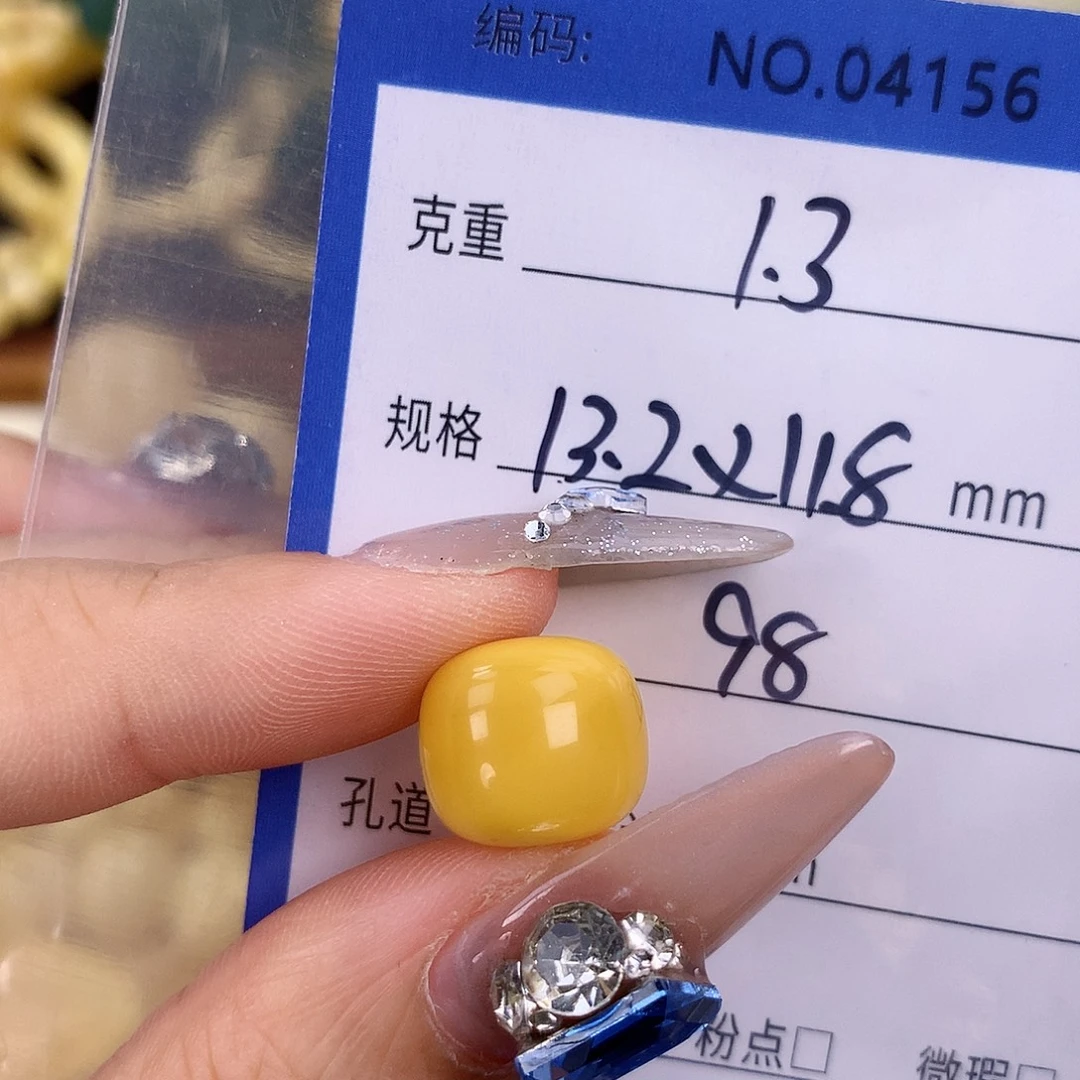 蜜蜡未镶嵌珠宝奇石