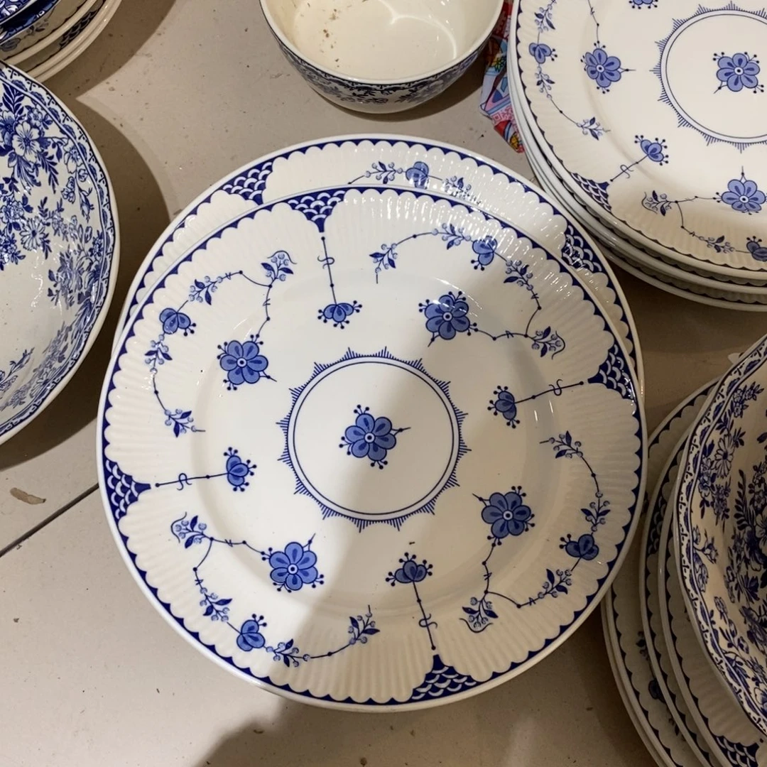 A***儿瓷两个瑕疵唐草八寸平