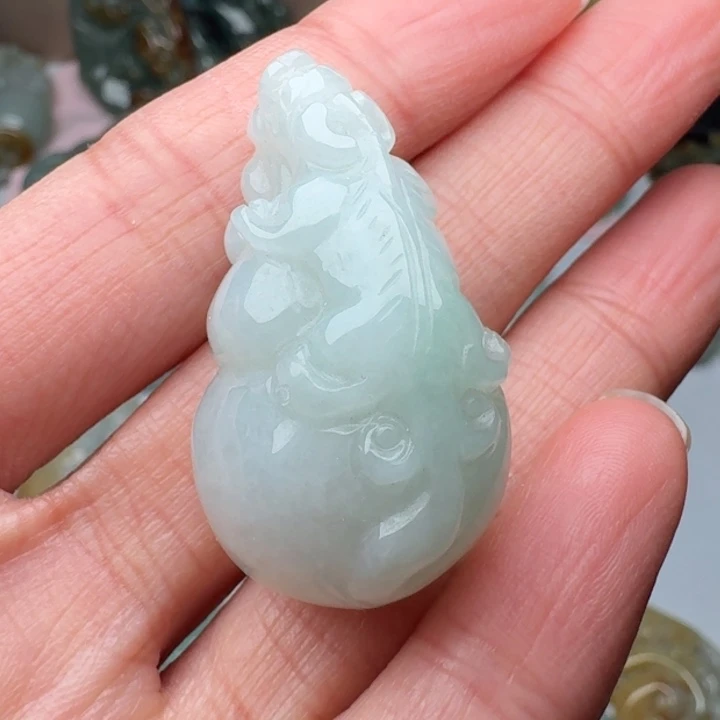 翡翠未镶嵌颈饰吊坠