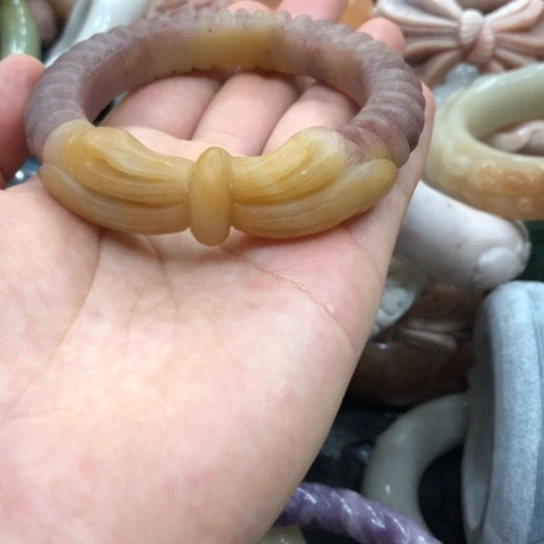 未镶嵌石英岩玉珠宝奇石?