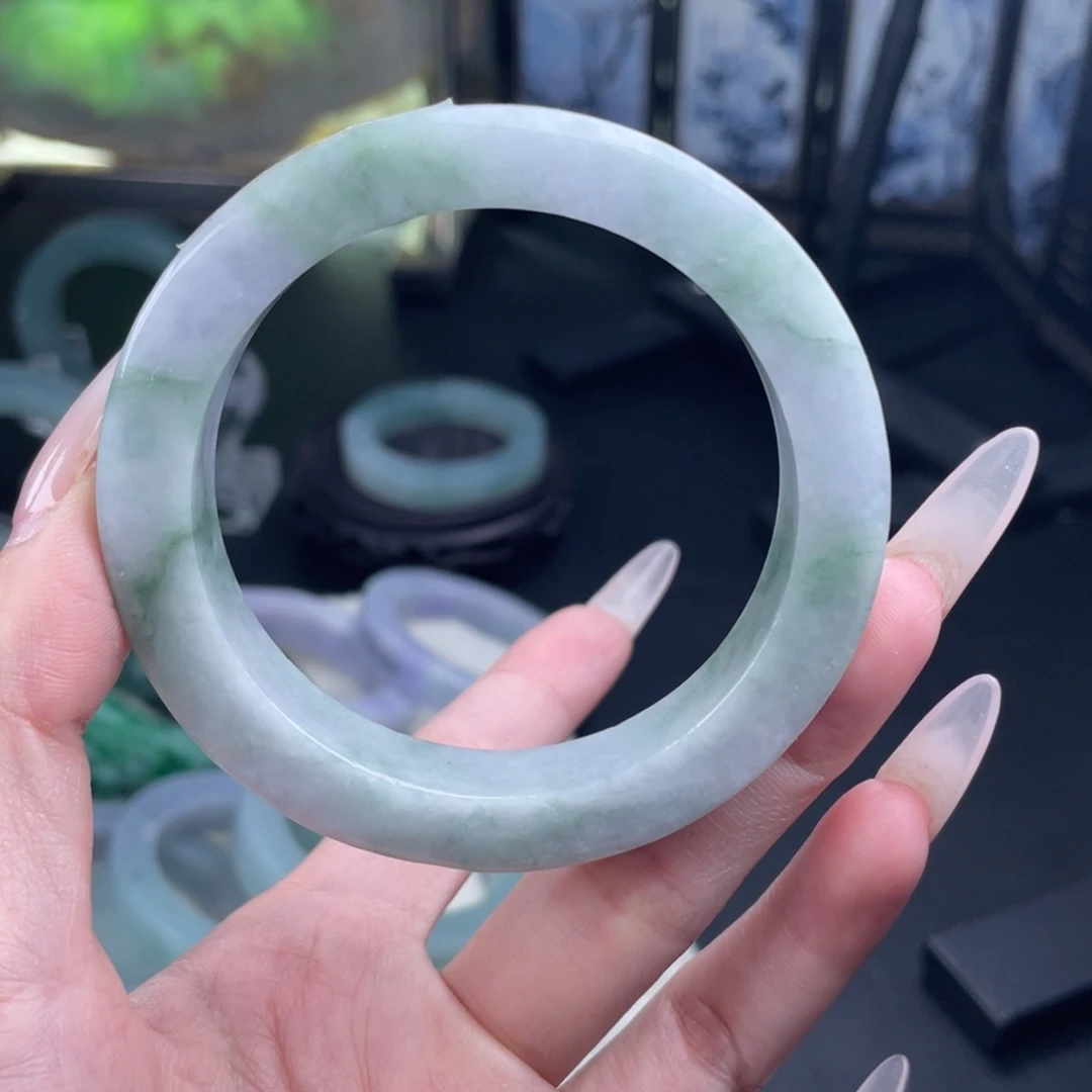 定制翡翠未镶嵌瑕疵纹裂放漏