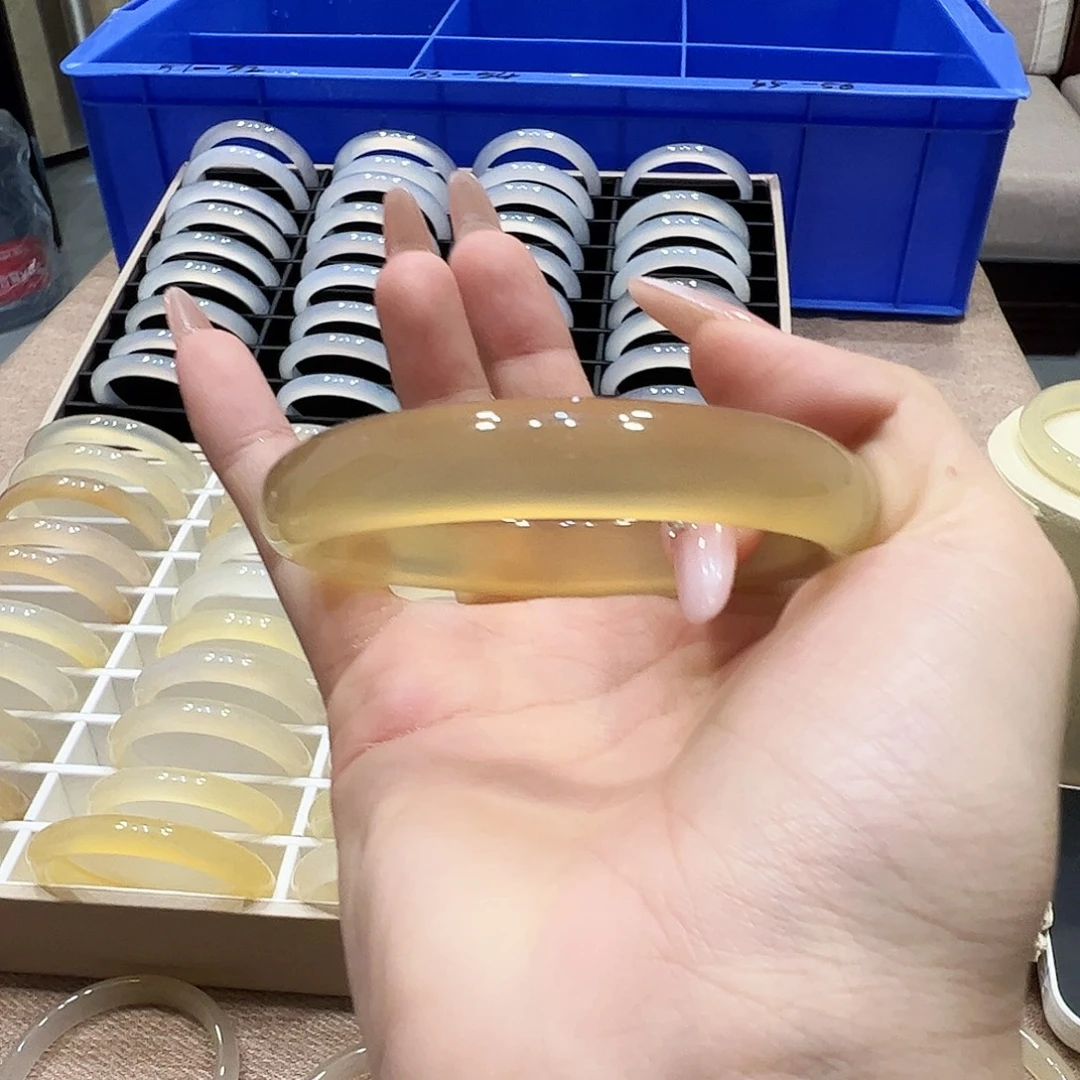 滴***梅玛瑙/玉髓未镶嵌手镯