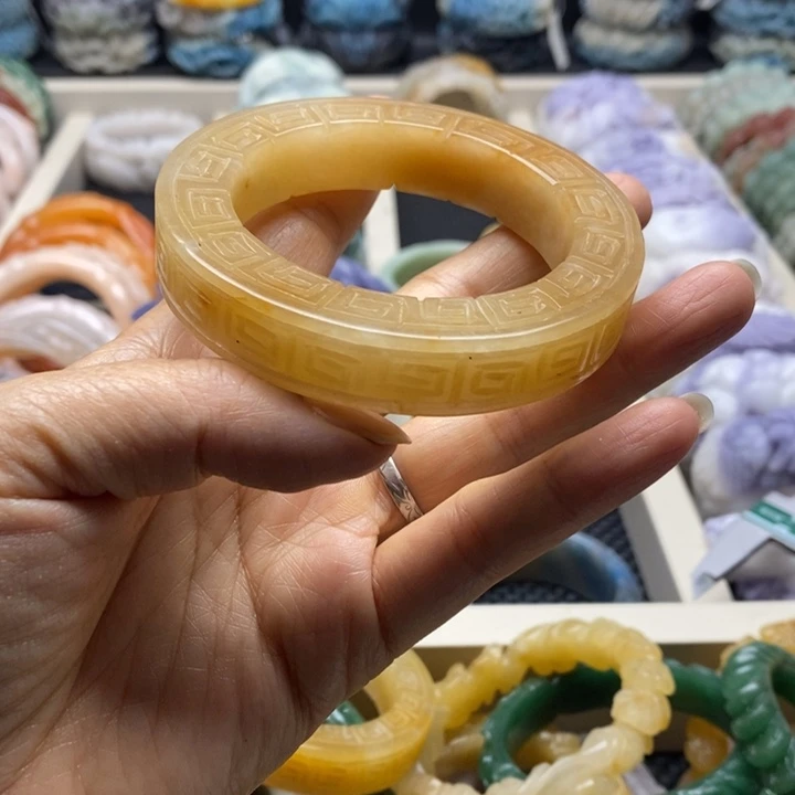 未镶嵌手镯石英岩玉