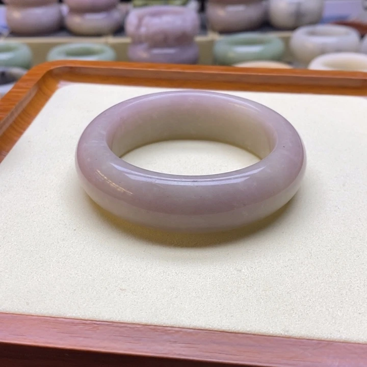 石英岩玉未镶嵌手镯