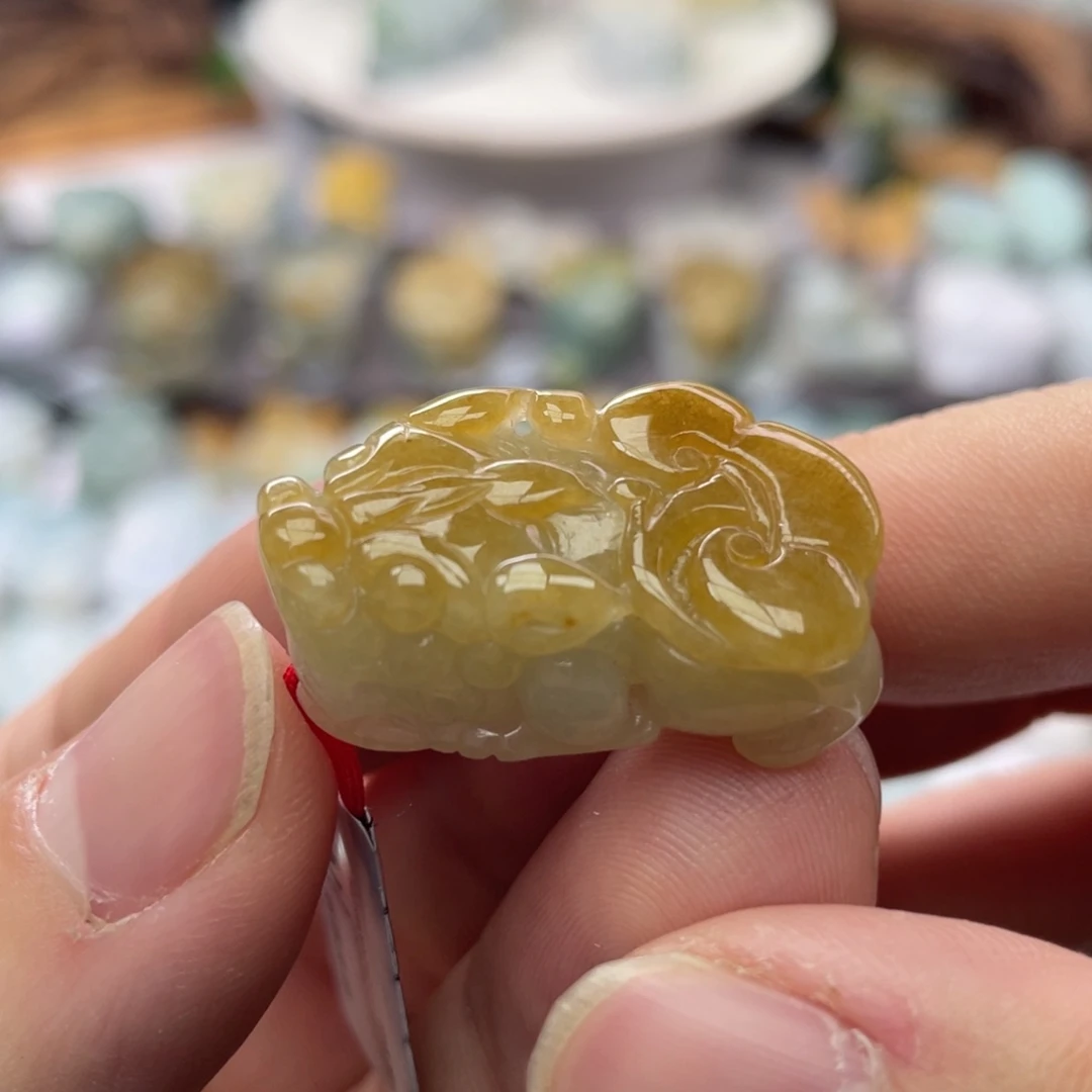 翡翠颈饰未镶嵌貔貅