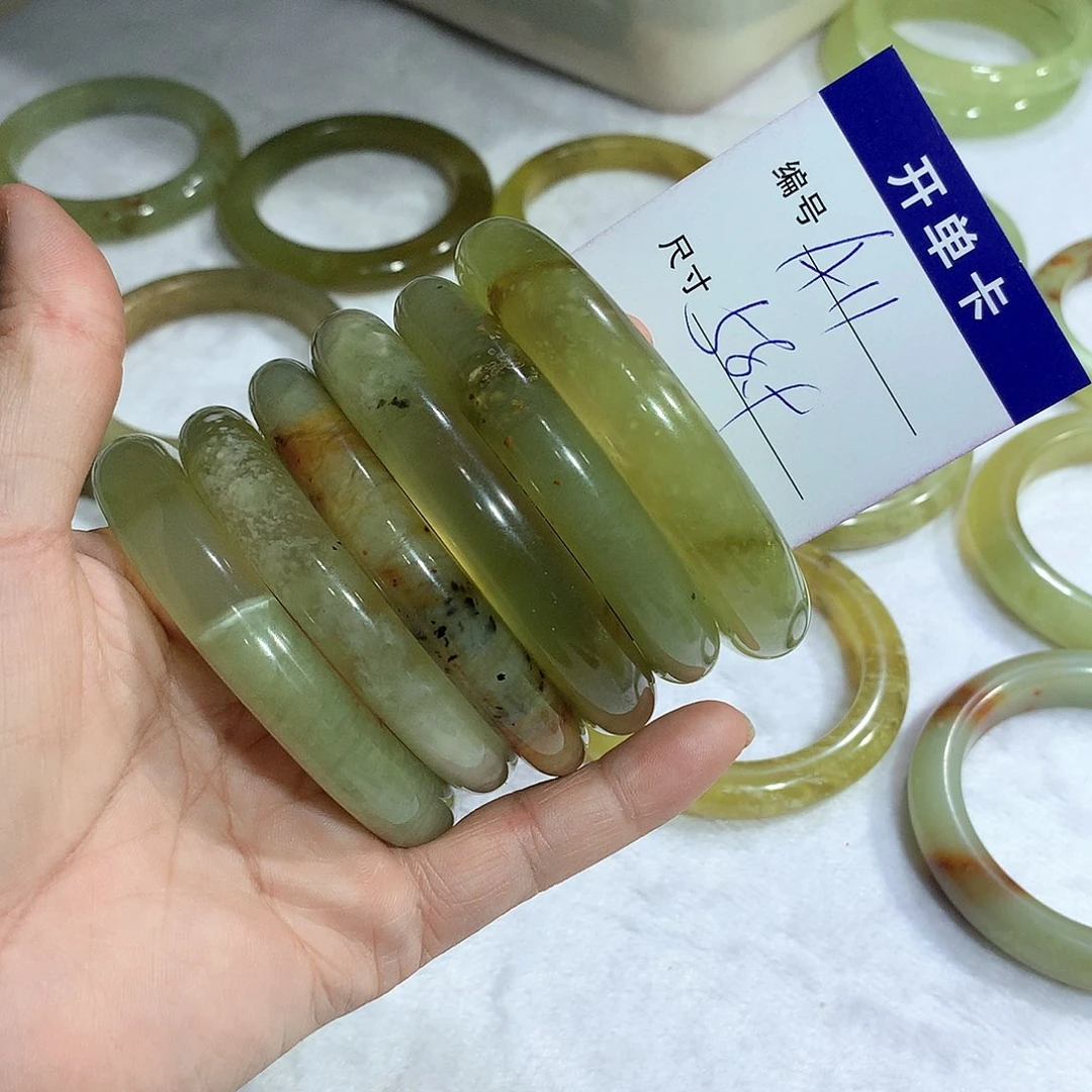 蛇纹石玉手镯未镶嵌晚****思