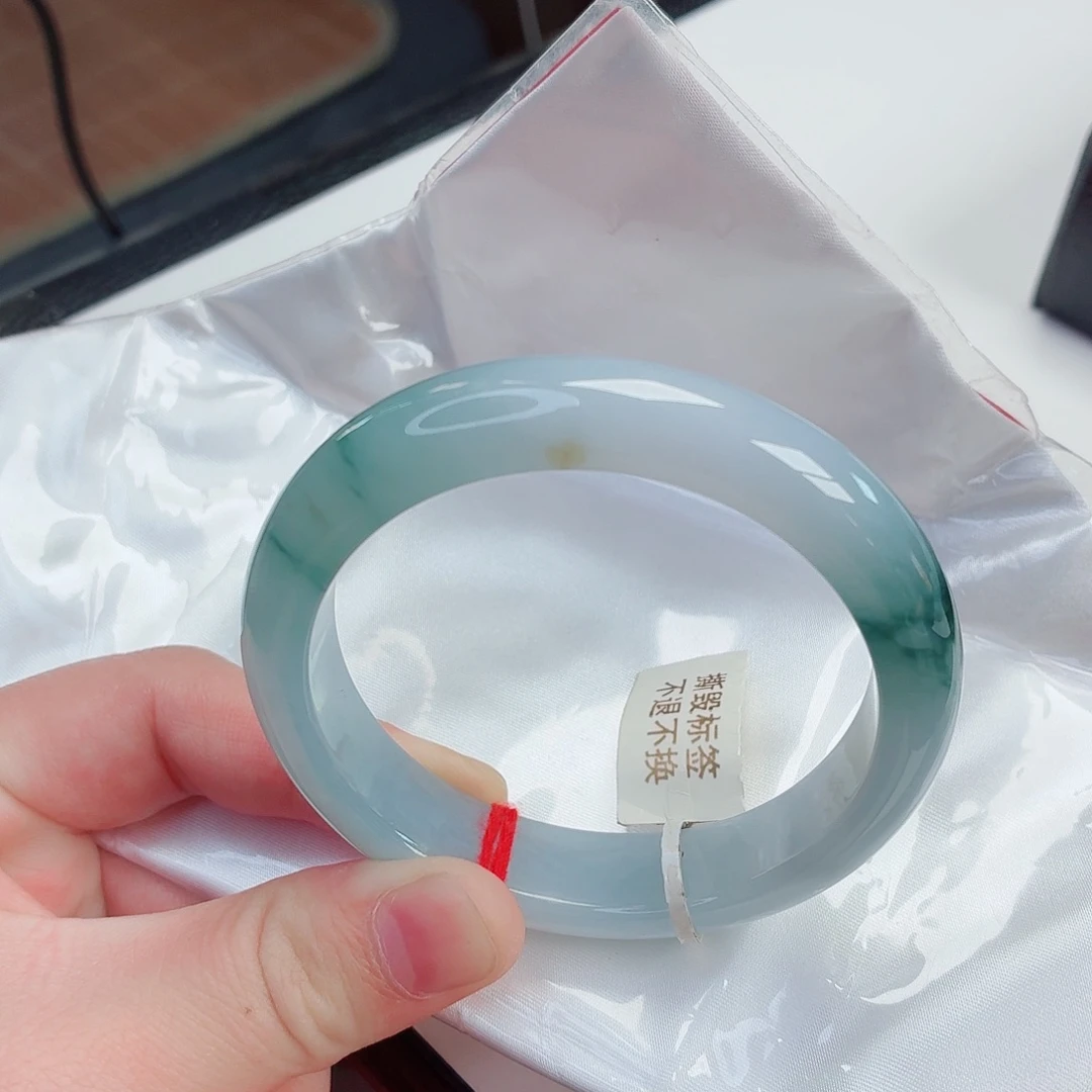 翡翠手镯未镶嵌天然翡翠A货