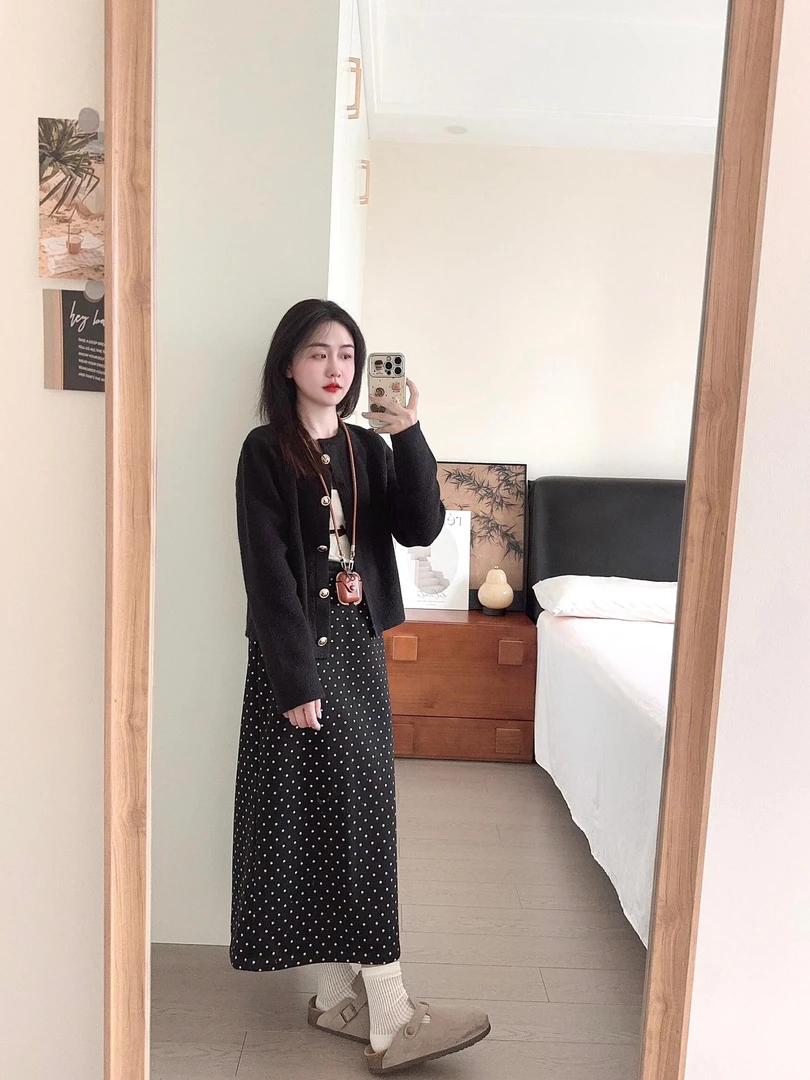 【秋之物语】甜妹秋季时尚黑色针织开衫外套吊带波点直筒半身裙套装