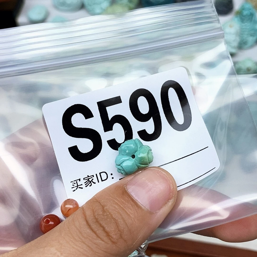 南红玛瑙配饰未镶嵌张**?