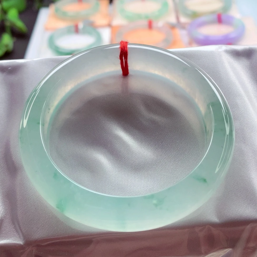 翡翠未镶嵌手镯冰润炸光冰绿底小绿花