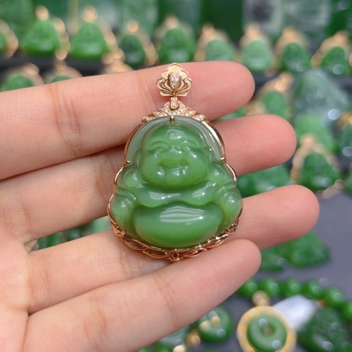 颈饰18K金镶嵌和田玉（碧玉）