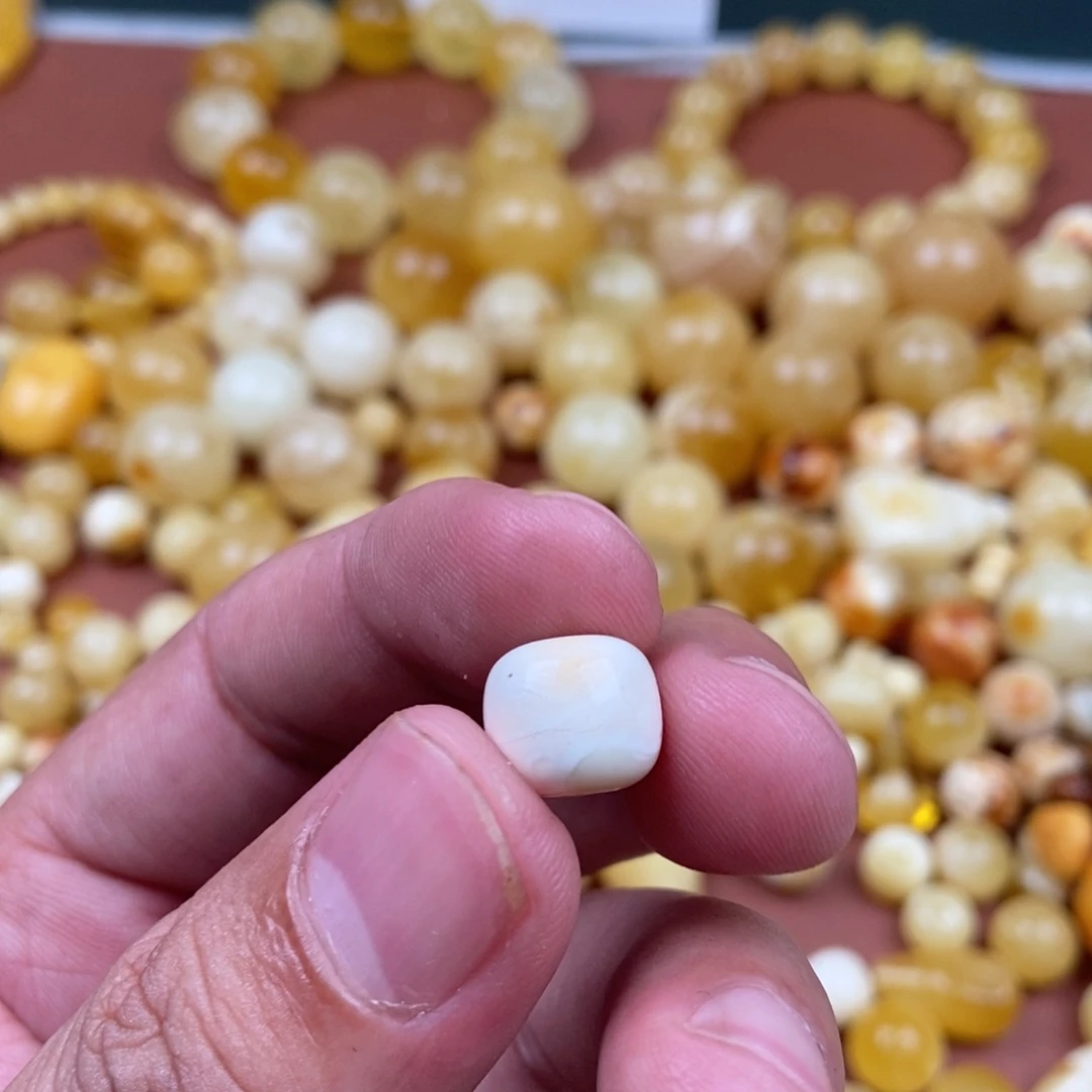 未镶嵌蜜蜡裸石饥*了蜜蜡