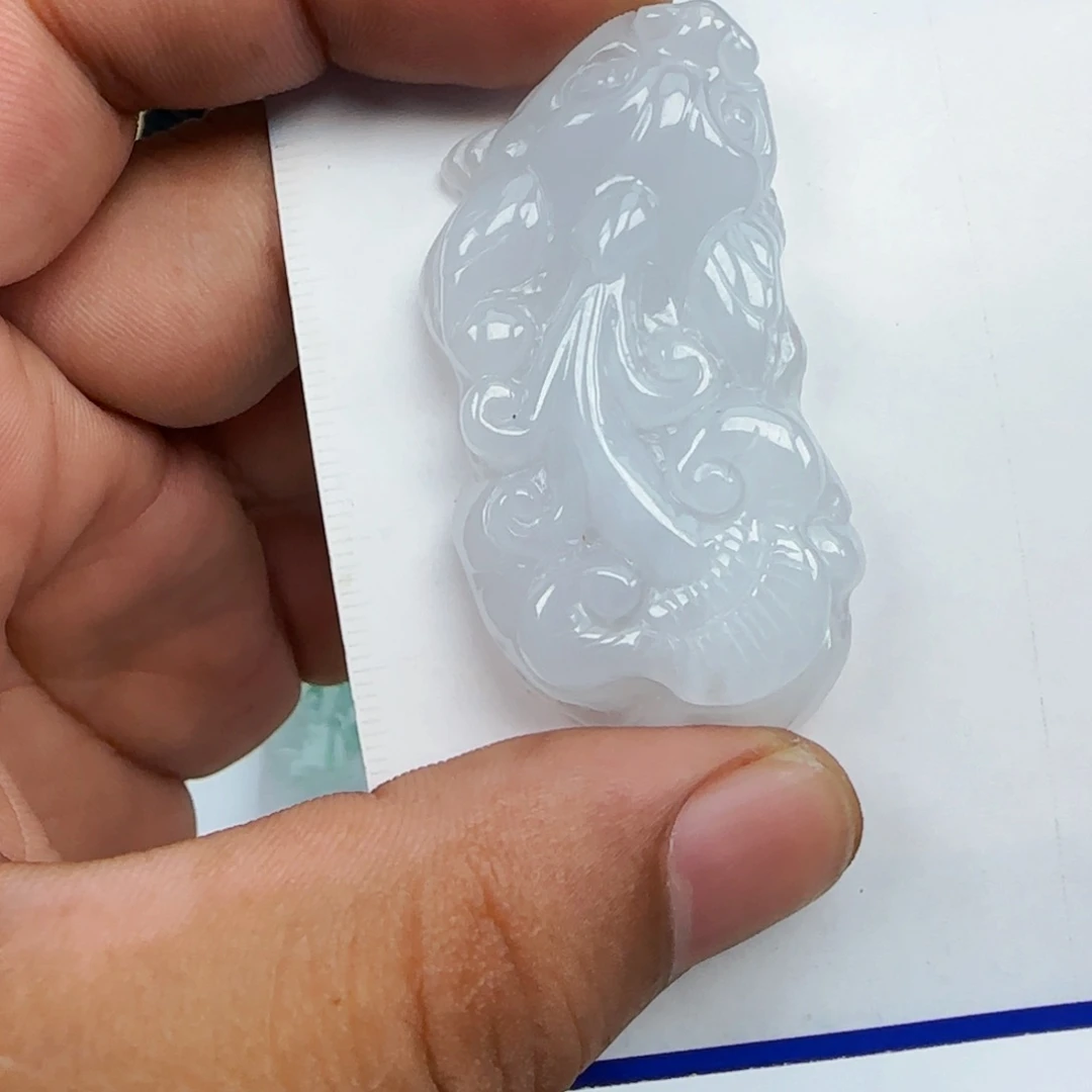 翡翠未镶嵌颈饰，