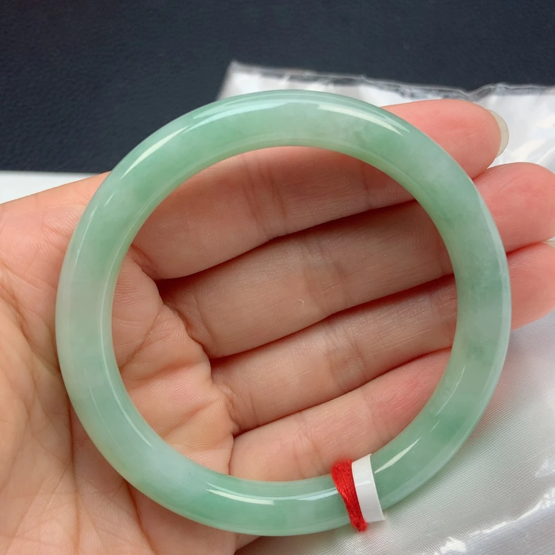 翡翠手镯未镶嵌54圈