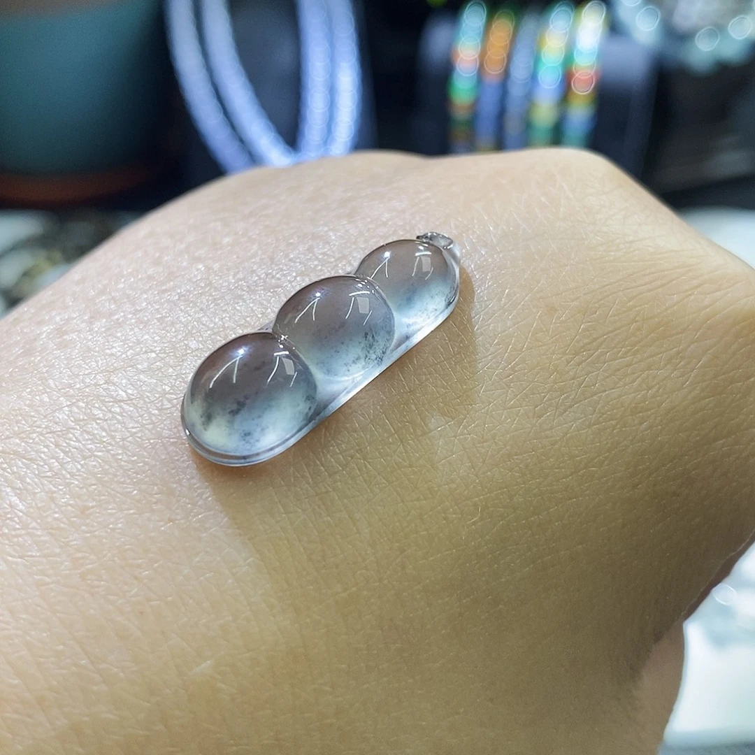 翡翠未镶嵌挂件豆子