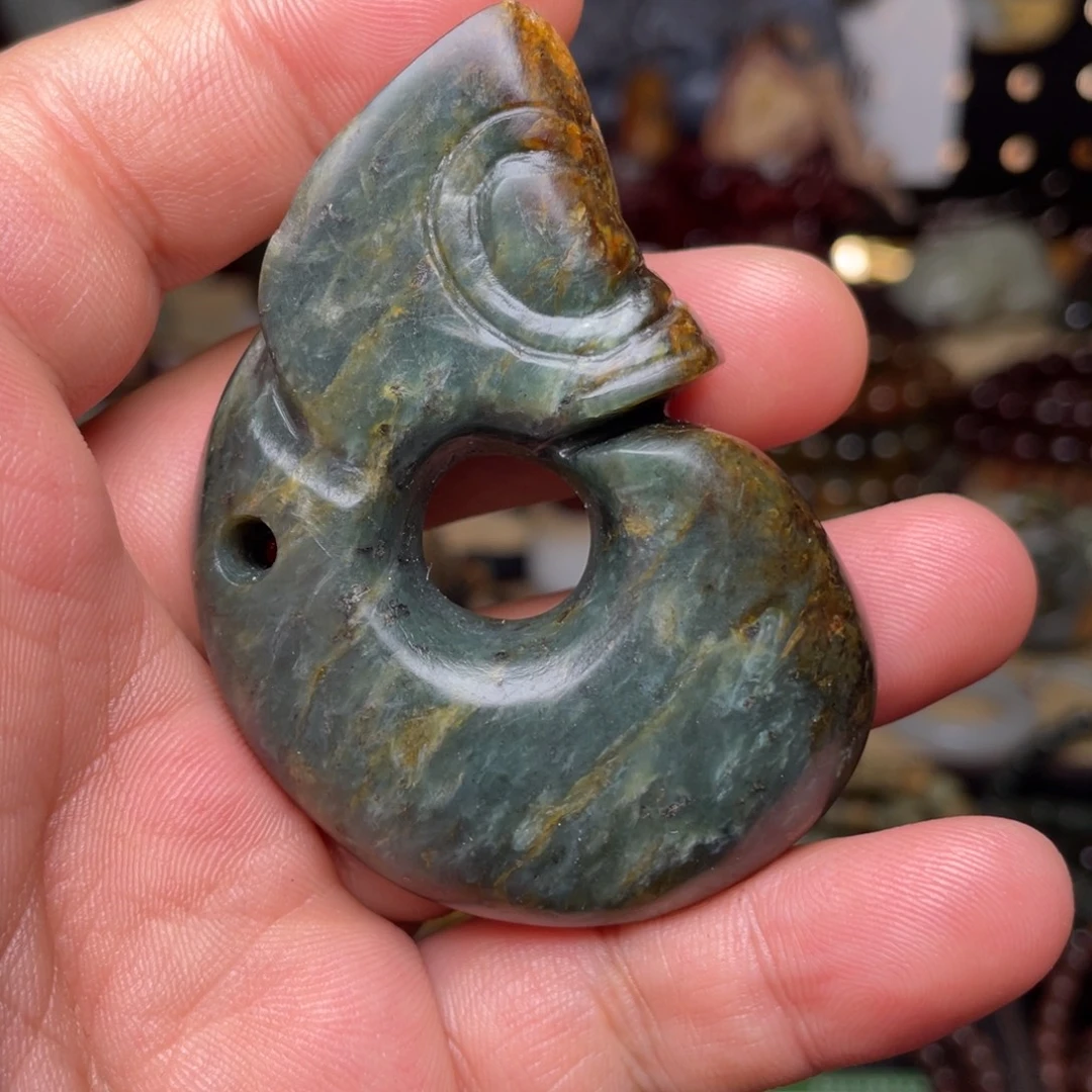 颈饰未镶嵌岫岩河磨玉（透闪石质玉）