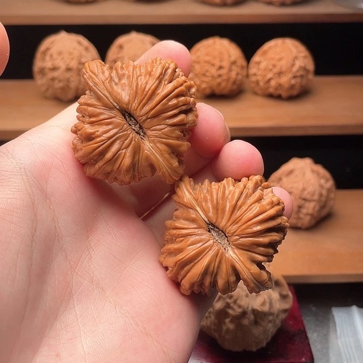 文玩核桃把件有***_46毕业四座楼