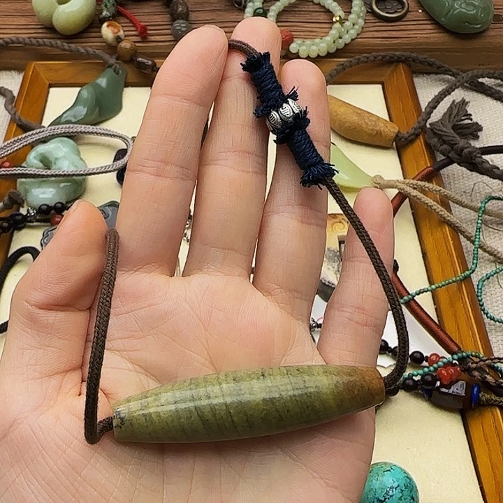 和田玉颈饰未镶嵌？****？