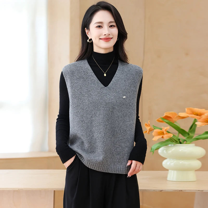 品牌时尚女装V领马甲纯色简约叠穿宽松百搭女装宽松上衣毛衣女