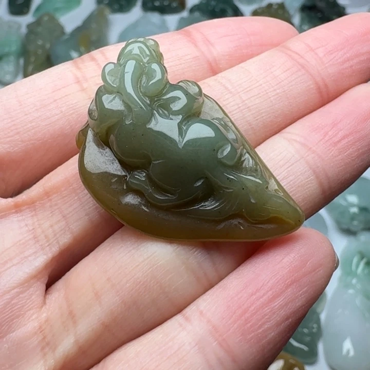 翡翠未镶嵌颈饰吊坠