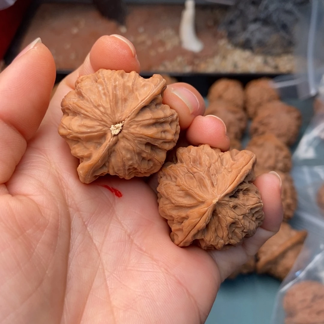 文玩核桃吊坠云雾山49