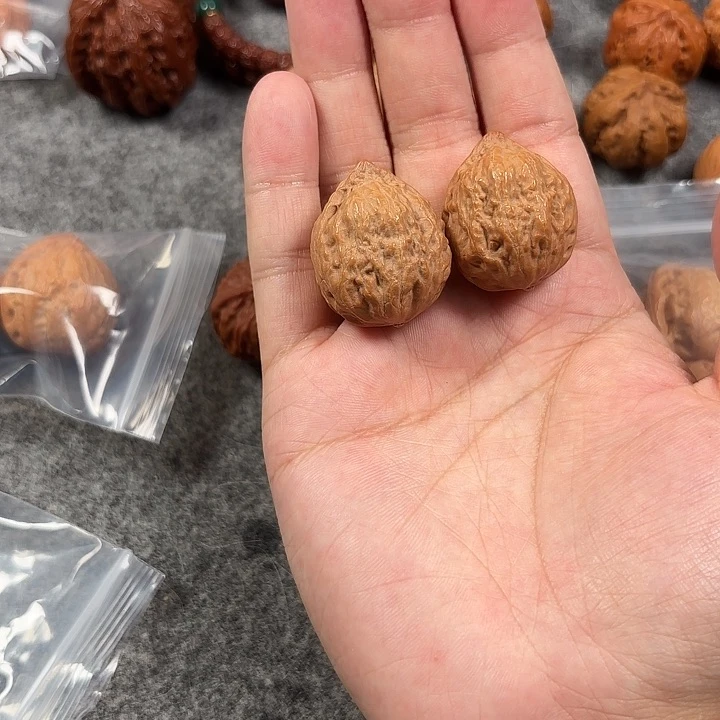 文玩核桃吊坠红皮官帽25