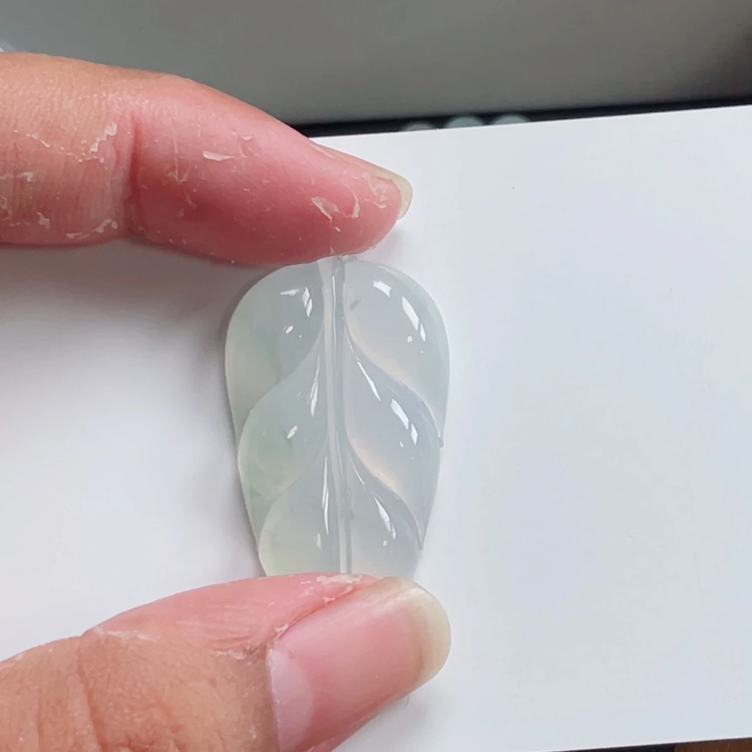 姜****翡翠未镶嵌颈饰645875688887