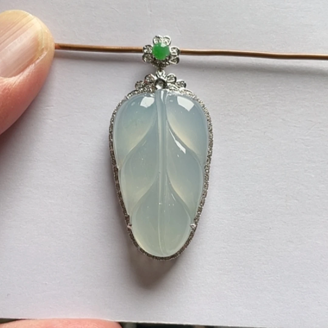 【闪购商品】吊坠(不含链)18K金镶嵌翡翠