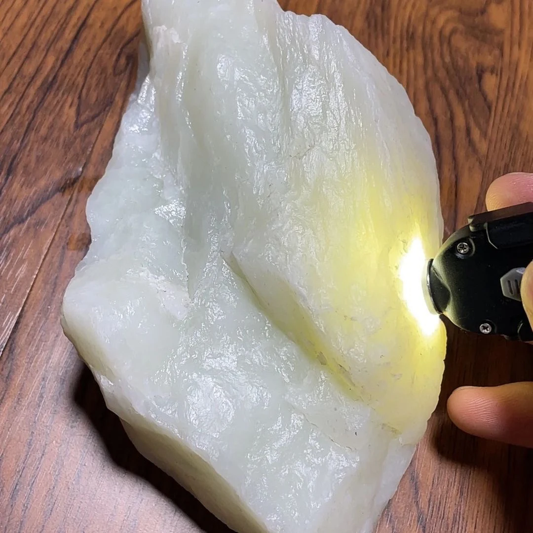 新疆和田于田山料白玉