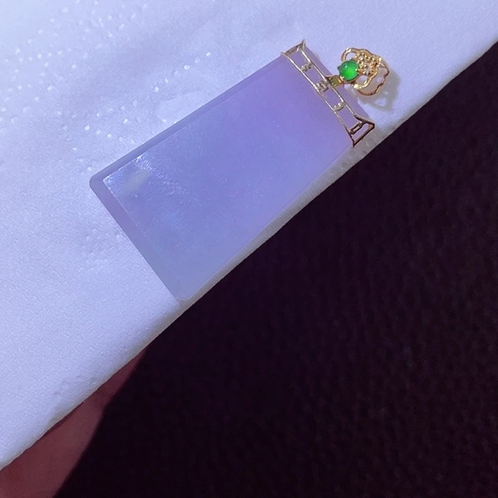 翡翠18K金镶嵌颈饰翡翠