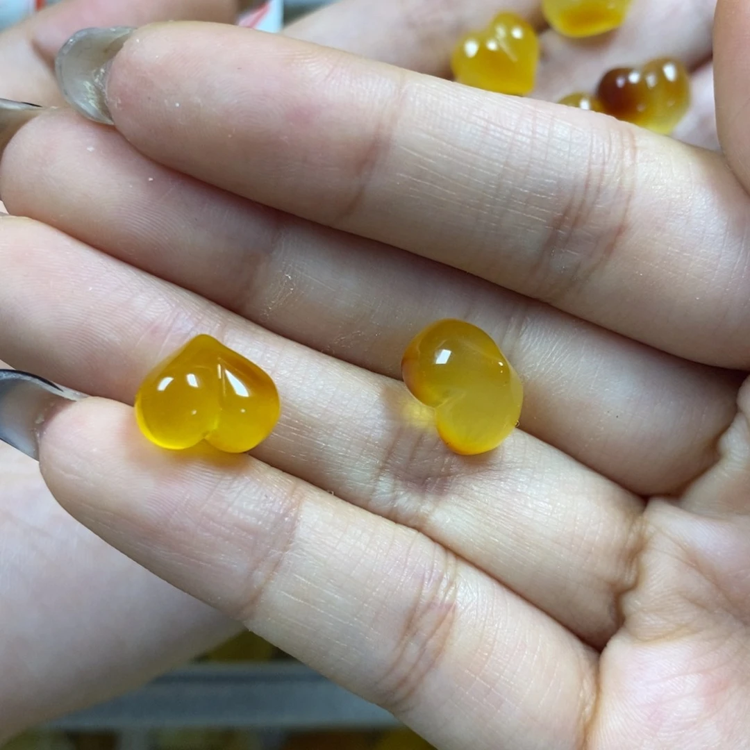 未镶嵌颈饰琥珀郑****～屁桃
