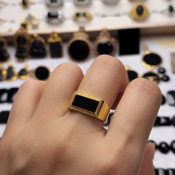 18K金镶嵌戒指翡翠翡翠