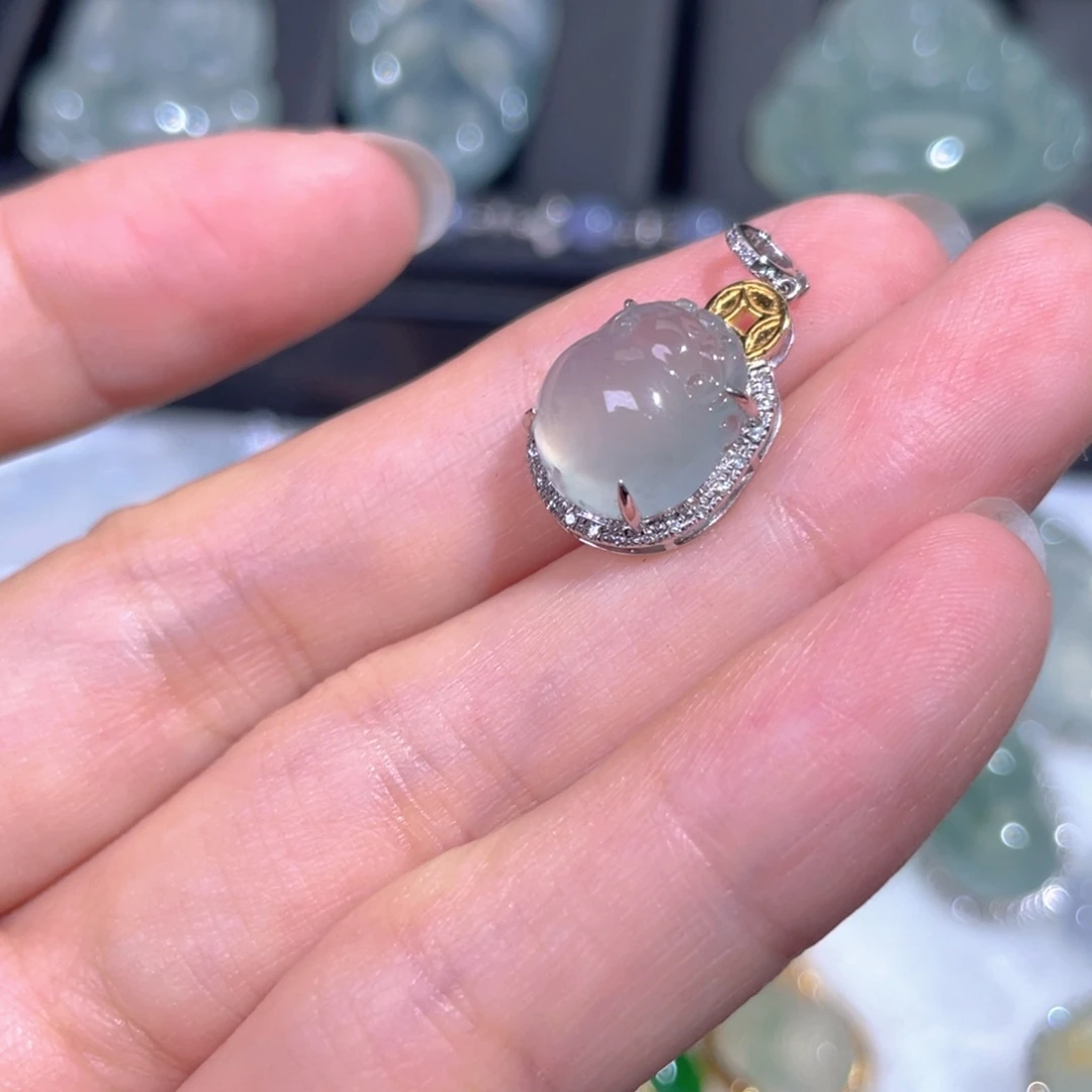 颈饰18K金镶嵌翡翠翡翠