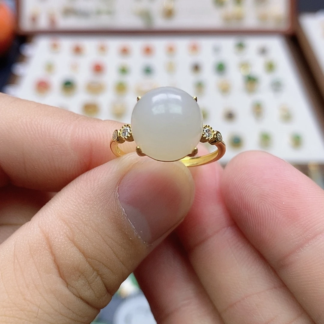 敷***衍和田玉戒指银S925镶嵌