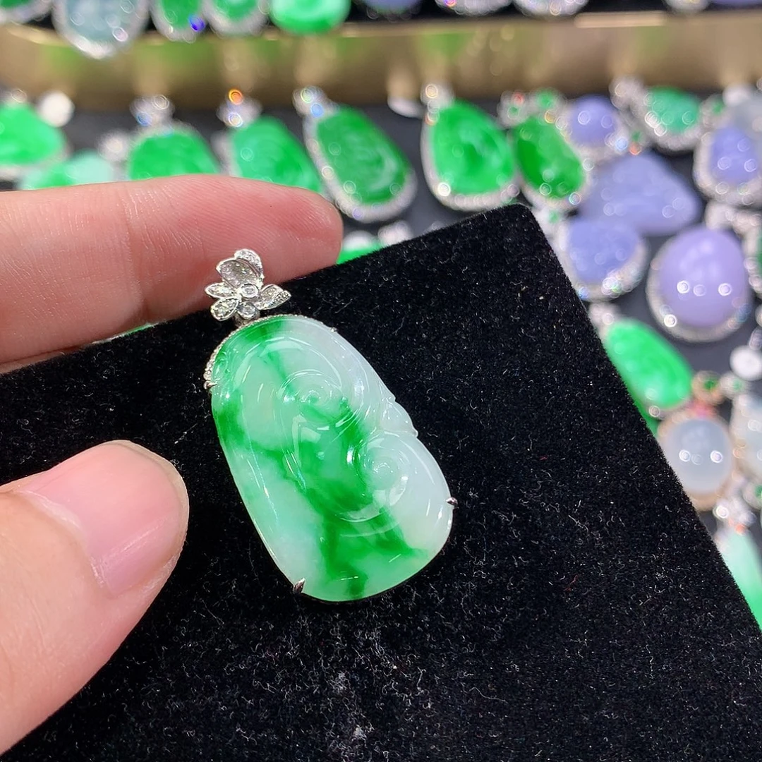 翡翠18K金镶嵌颈饰