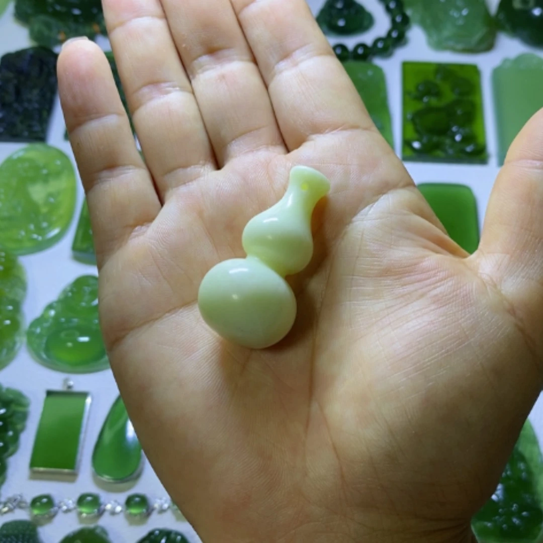 【闪购商品】蛇纹石玉未镶嵌颈饰