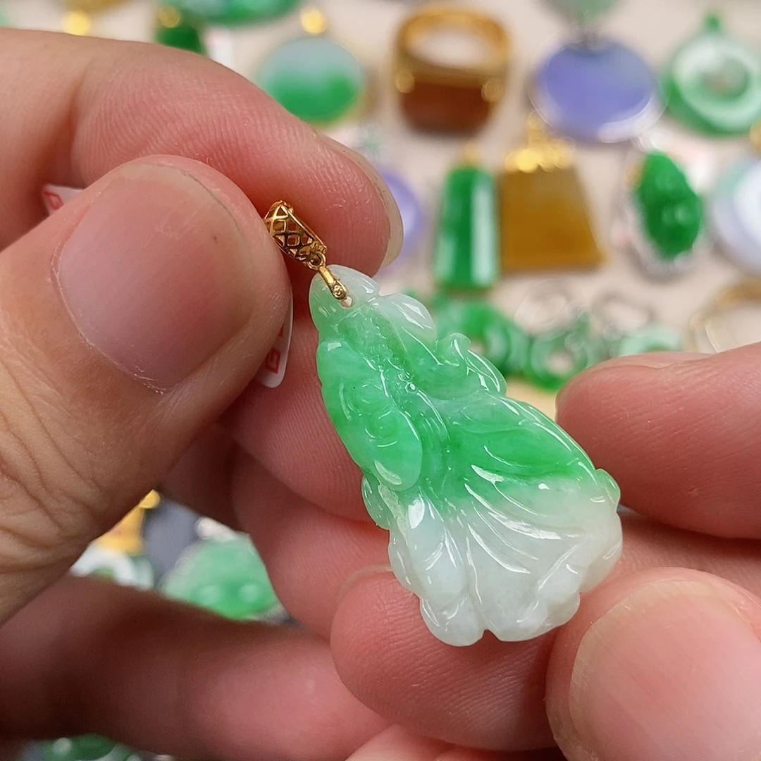 翡翠18K金镶嵌颈饰翡翠