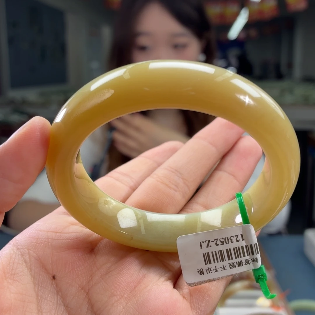未镶嵌手镯和田玉5556