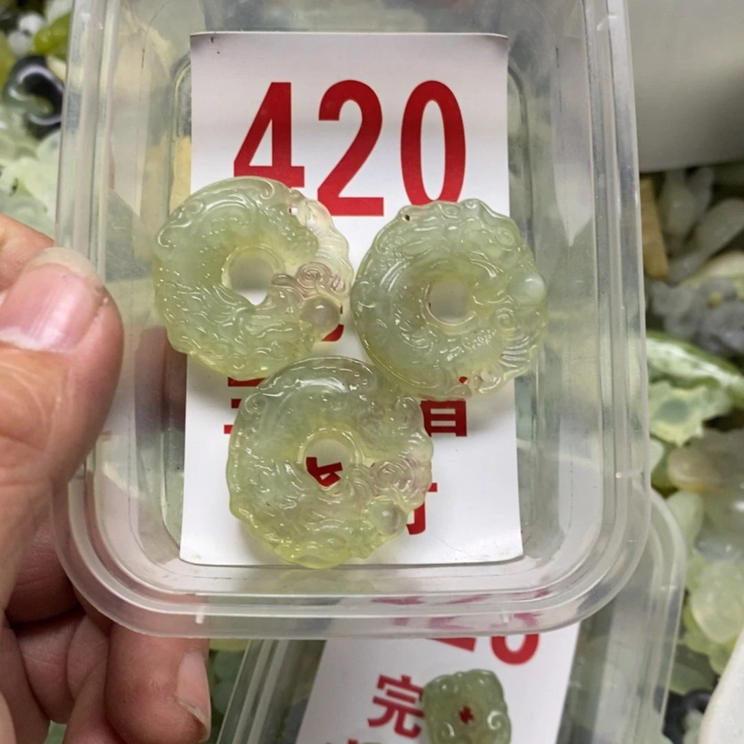 蛇纹石玉挂坠未镶嵌