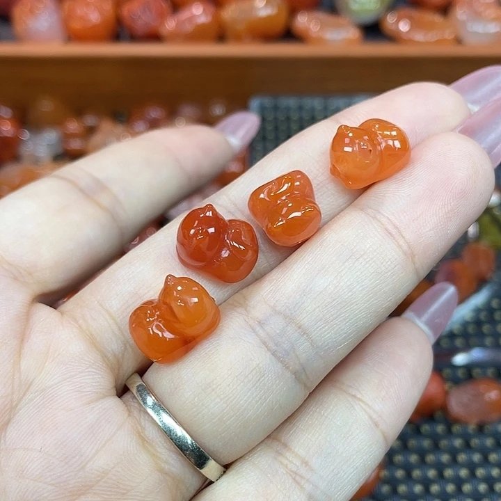 蓝***希南红玛瑙未镶嵌颈饰趴趴猫