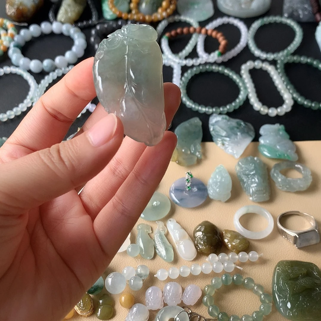 翡翠未镶嵌颈饰叶子