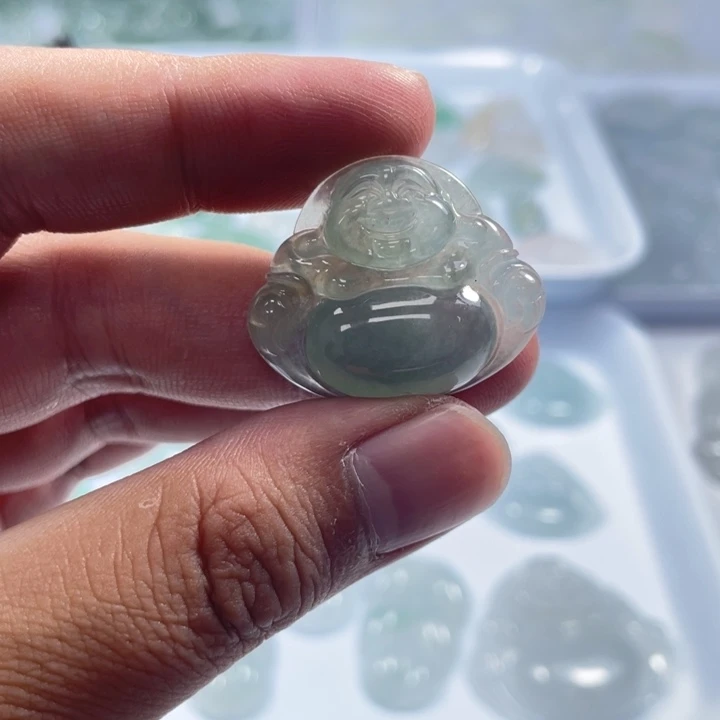 翡翠未镶嵌颈饰佛