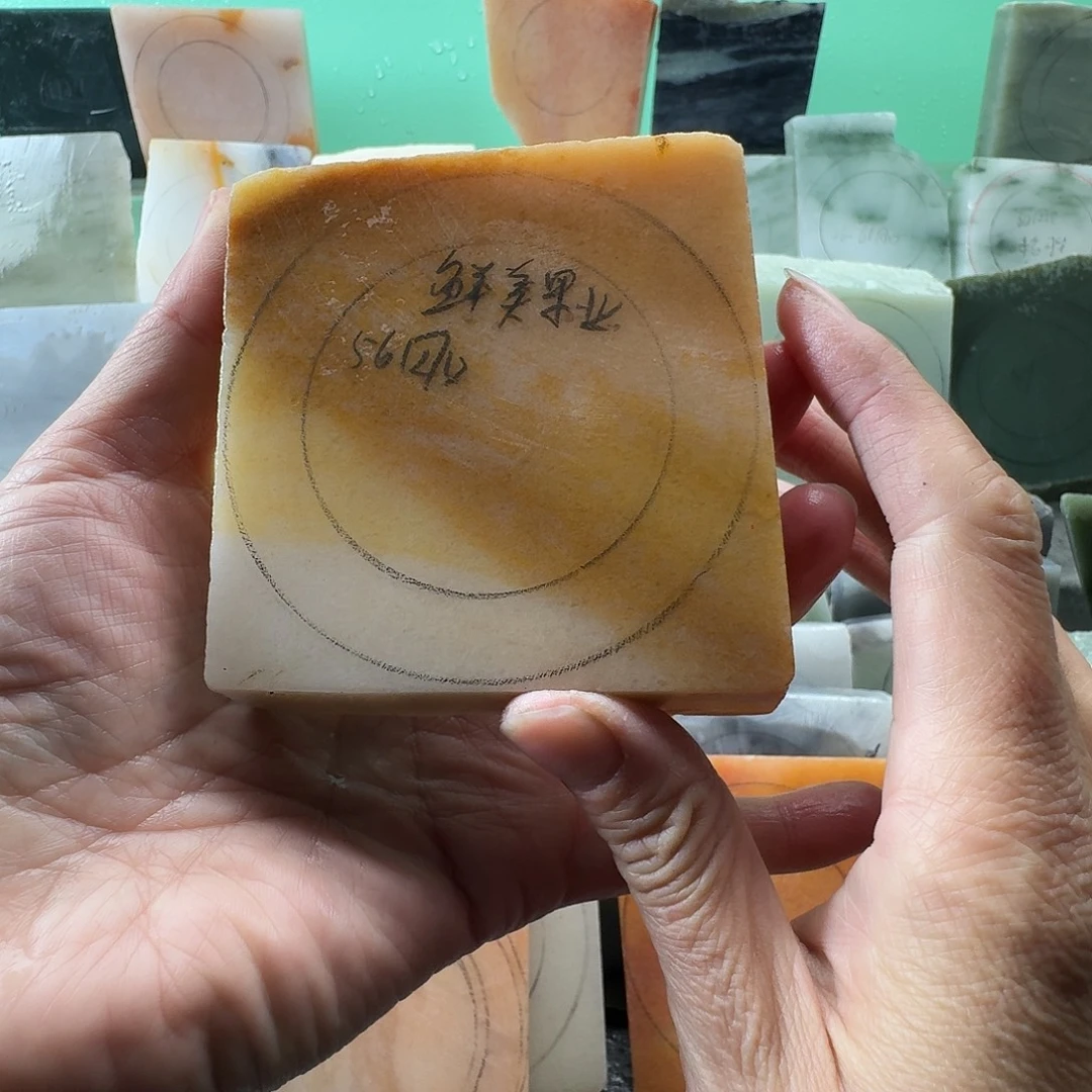 航***业定制石英质玉金丝玉手镯定制