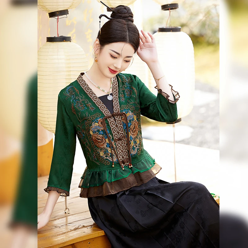 民族风刺绣V领漂亮女2025夏装时尚年轻复古改良汉服多巴胺服装女