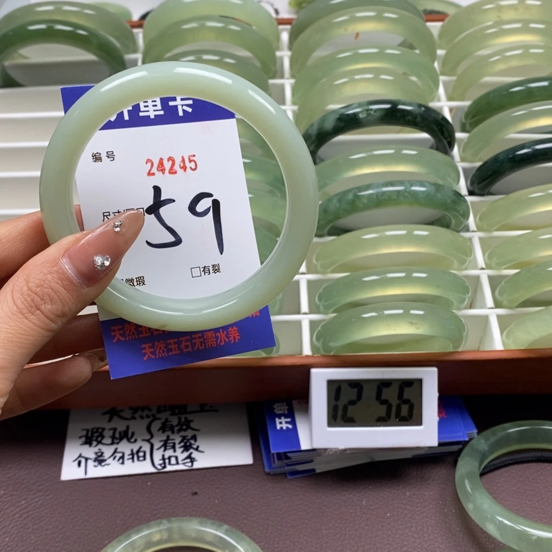蛇纹石玉手镯未镶嵌