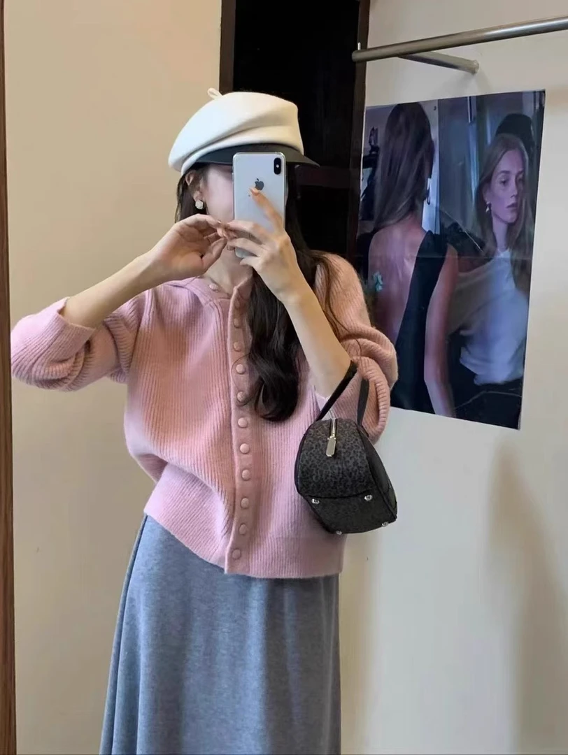 董小姐/温柔风韩系秋冬软糯单排扣纯色气质百搭连帽针织开衫毛衣