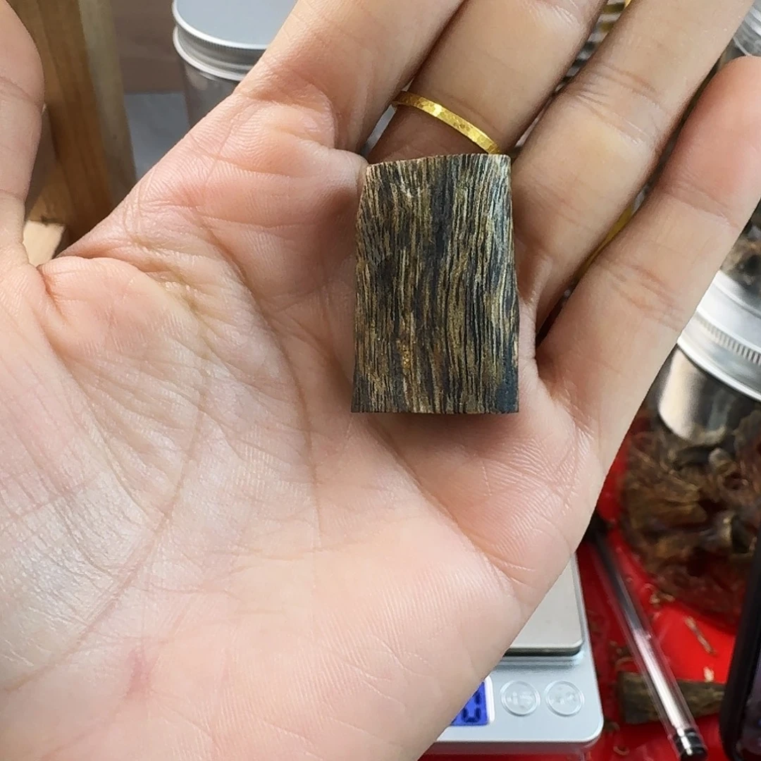 用***4香料绿奇楠无事牌4.2克