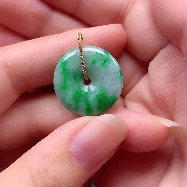翡翠18K金镶嵌颈饰翡翠